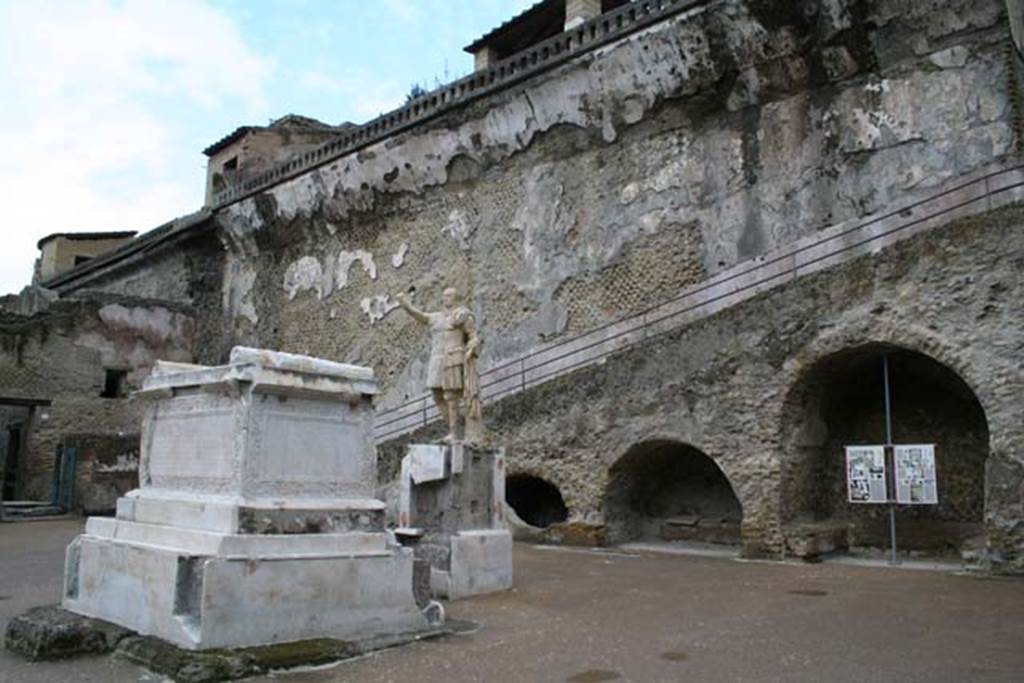Herculaneum, March 2008. Looking north-west across terrace towards altar and statue. Photo courtesy of Sera Baker.